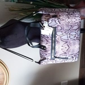 New! JESSICA SIMPSON "Natalie Weekender" Snake Print Bag. 18 x 14 x 9